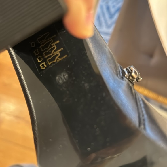 Black studded boots. Scarpa leather Italian  boots studded size 40 Italian - Picture 8 of 9